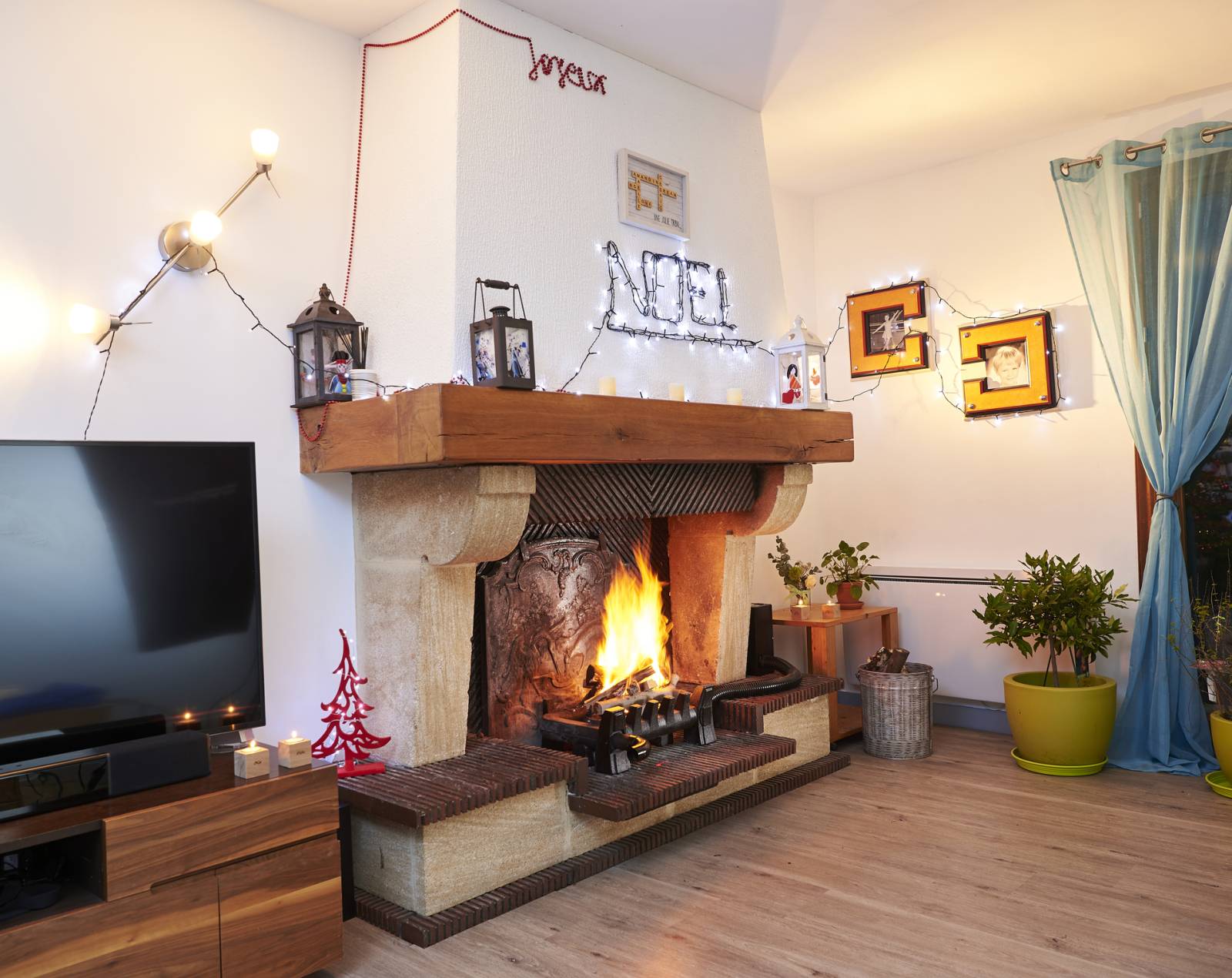 Une cheminée à foyer ouvert comme chauffage d'appoint