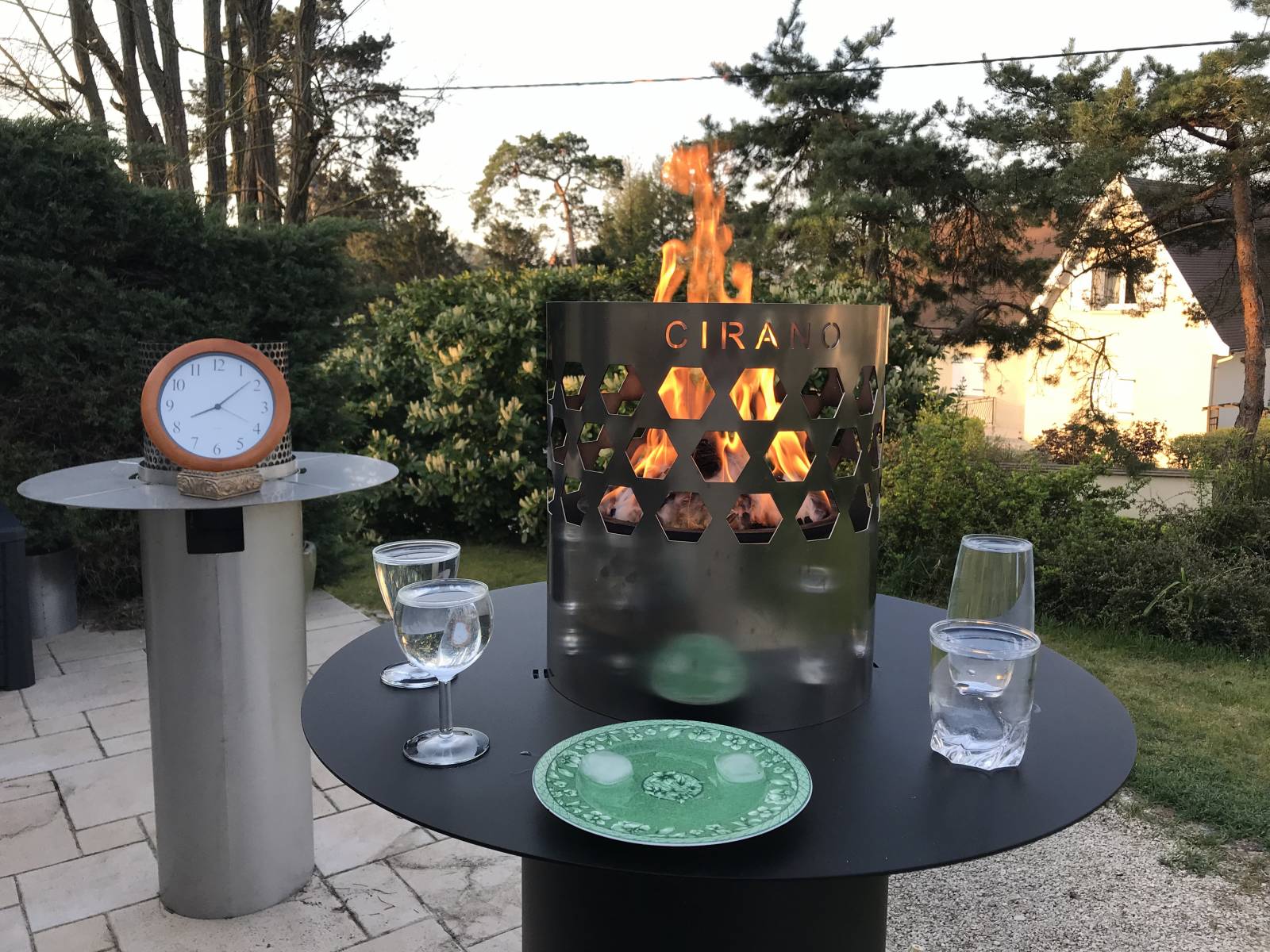 Table braséro CIRANO : les glaçons ne fondent pas malgré les flammes qui vous réchauffent !