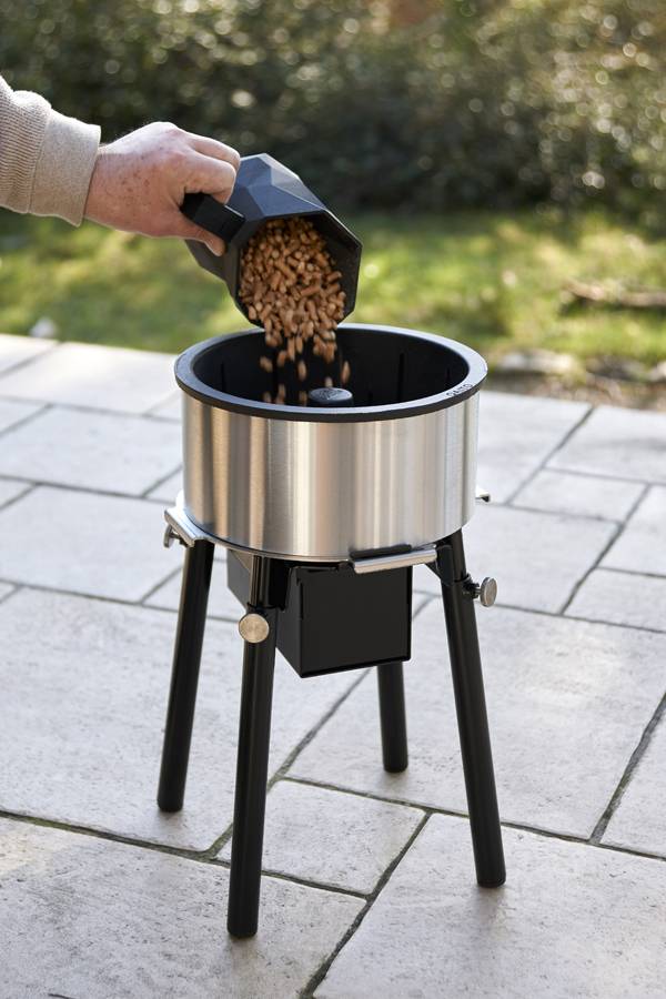 Versez les granulés de bois avec le verseur Granul Box